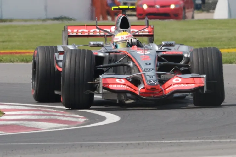 Hamilton wins Canadian GP