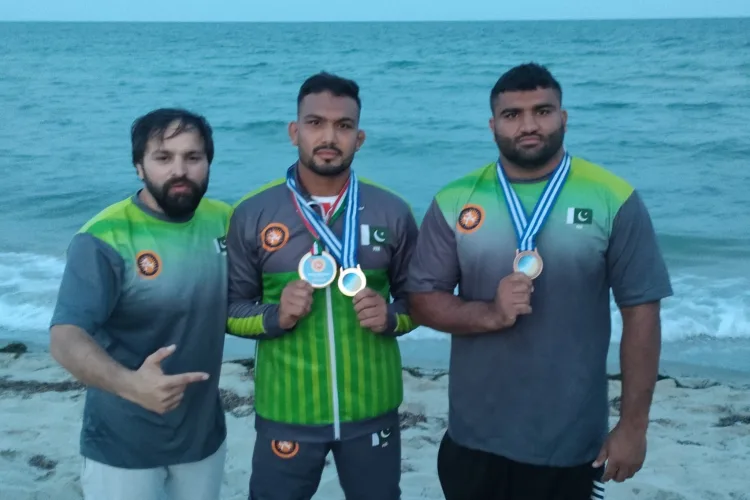 Pakistan’s top wrestler Inam Butt becomes champion of World Beach Wrestling for the 5th time