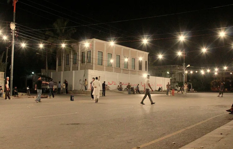 Cricket in Karachi Streets during Ramadan: A Festive Tradition