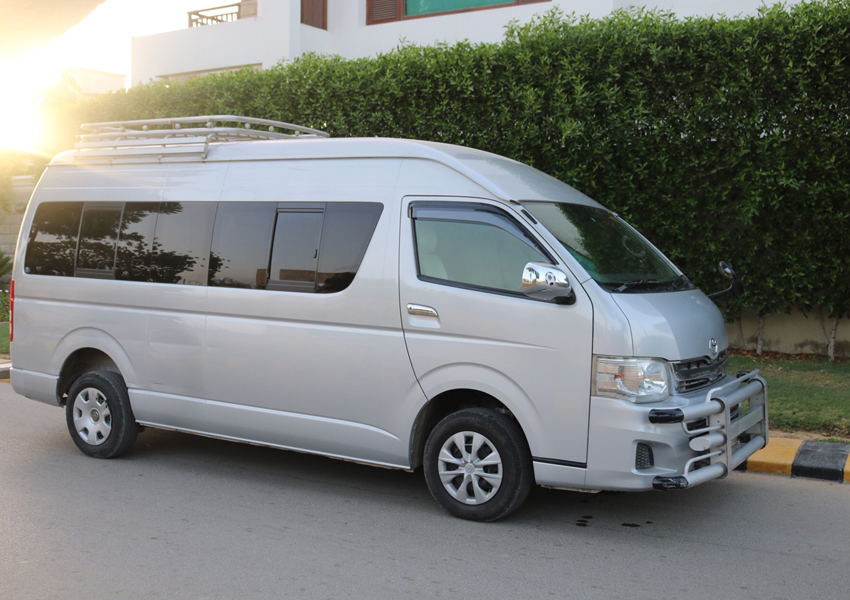 Robbery Targets University Van in Karachi