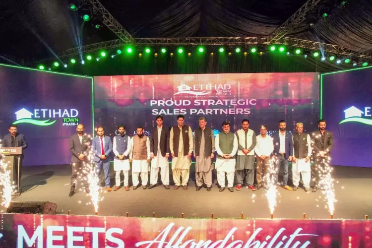 Etihad Town Phase 1 Lights Up Raiwind Road with a Spectacular Grand Ballot Night and Independence Day Celebration