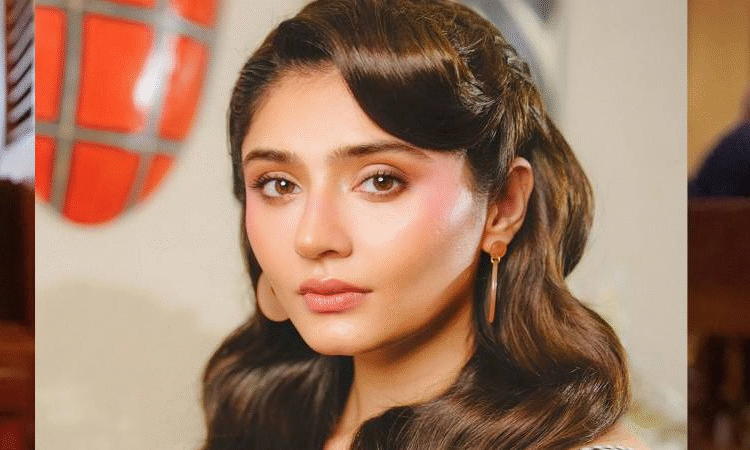 Dure Fishan Saleem Sends Love from the ‘City of Lights’ in Playful Post