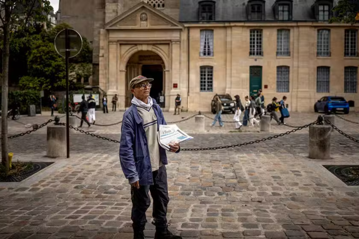 France Honors Pakistani-Born Newspaper Hawker Ali Akbar with National Order of Merit