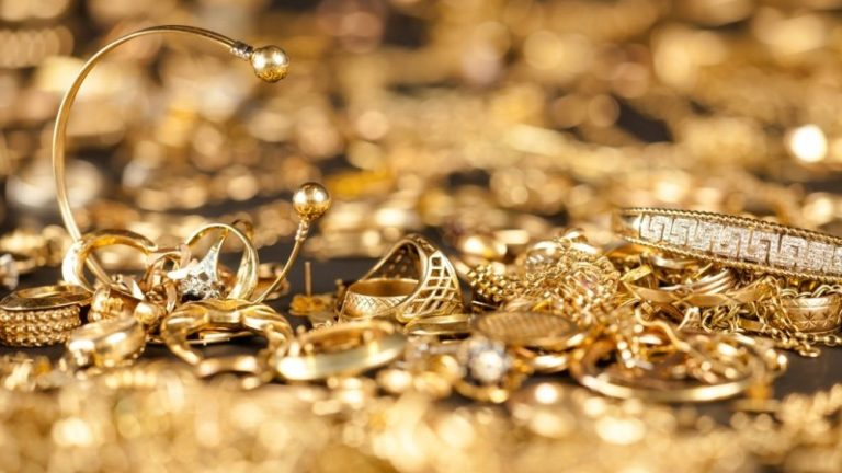 Gold Prices in Pakistan Rise as International Bullion Surges