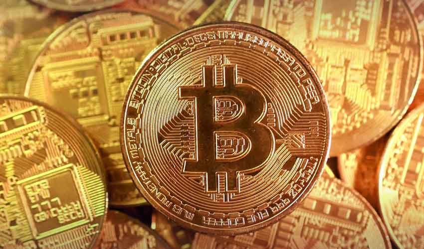 Bitcoin Slides Toward $70,000 as Crypto Markets Face Renewed Pressure