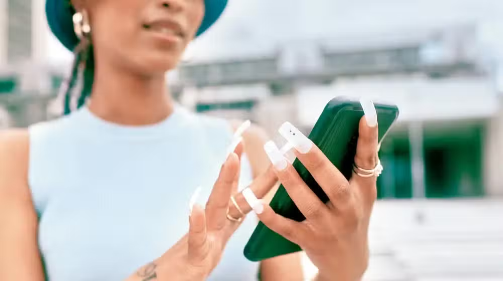Student Develops Nail Polish That Turns Fingernails Into Touchscreen Styluses