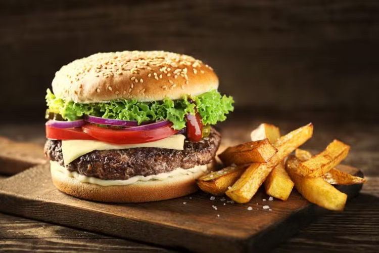 Hardee’s Bhera Outlet Faces Backlash After Alleged Mold-Contaminated Burgers Surface Online
