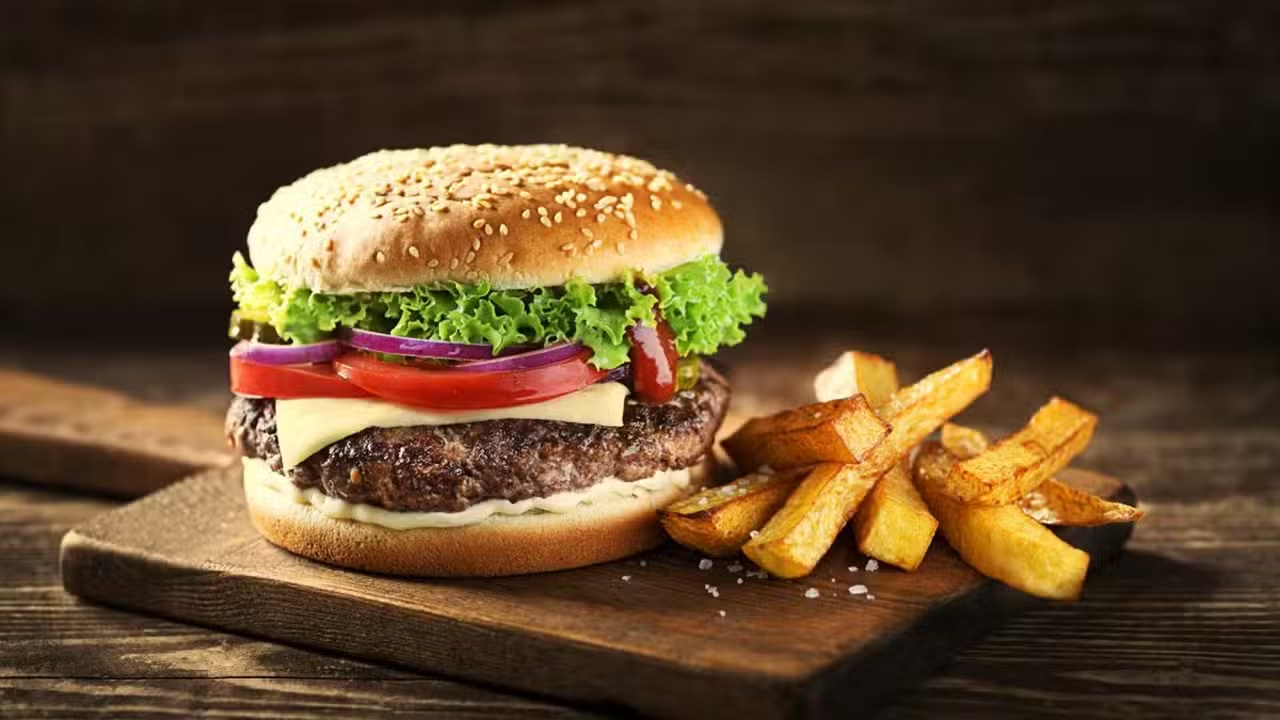 Hardee’s Bhera Outlet Faces Backlash After Alleged Mold-Contaminated Burgers Surface Online