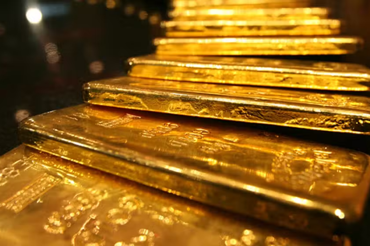 Gold Prices in Pakistan Fall Again as Per Tola Rate Drops to Rs. 437,436