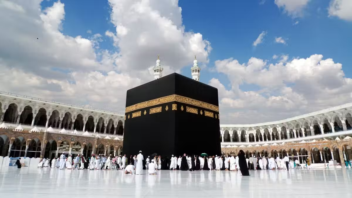 Saudi Arabia Introduces Mandatory Food Voucher for Pakistani Umrah Pilgrims