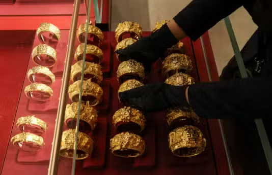 Gold Prices in Pakistan Surge by Rs. 21,000 in Just Two Days Amid Global Rally